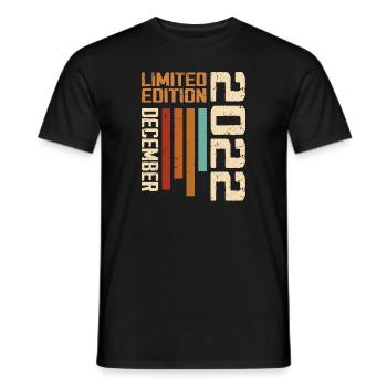 Dezember 2022 - 2022 Dezember - Männer T-Shirt - Schwarz - Vorne - AI Model Male 178 light (178cm)