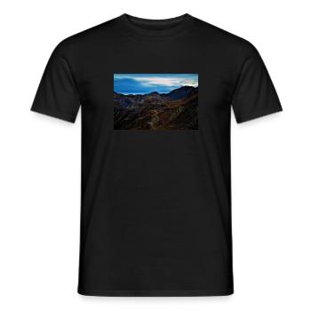Alpen - Männer T-Shirt - Schwarz - Vorne - AI Model Male 178 light (178cm)