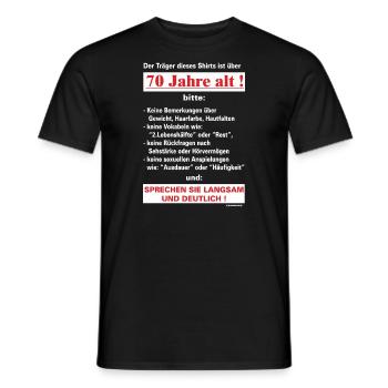 BD - Träger dieses Shirts ist 70 Jahre alt - - Männer T-Shirt - Schwarz - Vorne - AI Model Male 178 light (178cm)