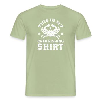 Krabbenfischen Krabbe Krabenfischer - Männer T-Shirt - Sage - Vorne - AI Model Male 178 light (178cm)