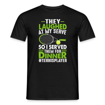 Serviert Zum Abendessen Tennisspieler Trainer - Männer T-Shirt - Schwarz - Vorne - AI Model Male 178 light (178cm)