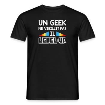 Un geek ne vieillit pas, il level-up - T-shirt homme - noir - Devant - AI Model Male 178 light (178cm)
