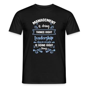 Boss Karriere Abteilungsleiter Kollege - Männer T-Shirt - Schwarz - Vorne - AI Model Male 178 light (178cm)