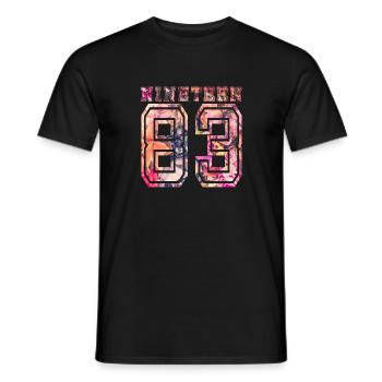NINETEEN 1983 B - Männer T-Shirt - Schwarz - Vorne - AI Model Male 178 light (178cm)