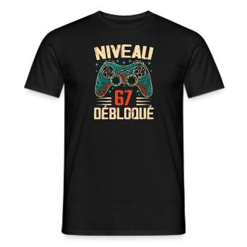 1957 cadeaux 67e Anniversaire, Aventure de 67 Ans - T-shirt homme - noir - Devant - AI Model Male 178 light (178cm)