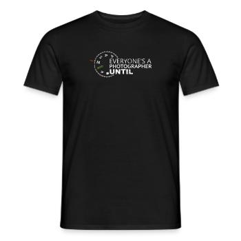 Jeder ist ein Fotograf bis ... Manueller Modus - Männer T-Shirt - Schwarz - Vorne - AI Model Male 178 light (178cm)