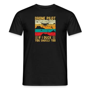 Drone pilot funny retro sky hobby pilot vintage - Männer T-Shirt - Schwarz - Vorne - AI Model Male 178 light (178cm)