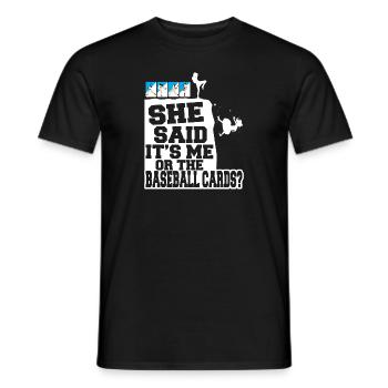 Collector Trader Funny She Said Its Me Or The Base - Männer T-Shirt - Schwarz - Vorne - AI Model Male 178 light (178cm)