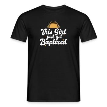 Cette jeune fille vient d’être baptisée religieuse chrétienne - T-shirt homme - noir - Devant - AI Model Male 178 light (178cm)