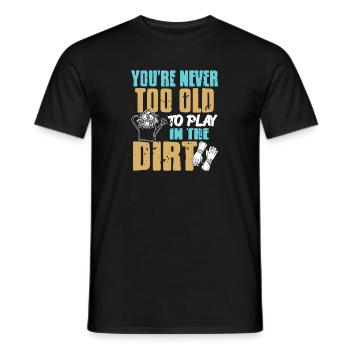 You're Never Too Old To Play In The Dirt Tee - Männer T-Shirt - Schwarz - Vorne - AI Model Male 178 light (178cm)