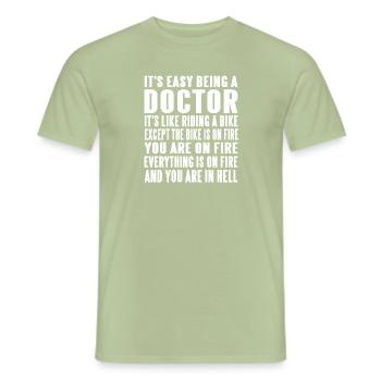 Everything Is On Fire Funny Easy Being A Doctor - Männer T-Shirt - Sage - Vorne - AI Model Male 178 light (178cm)