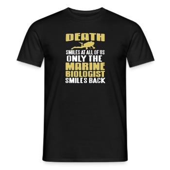 Death Smiles The Marine Biologist Smiles Back - Männer T-Shirt - Schwarz - Vorne - AI Model Male 178 light (178cm)