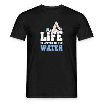 Schimmer Schwimmen Life Is Better In The Water - Männer T-Shirt - Schwarz - Vorne - AI Model Male 178 light (178cm)