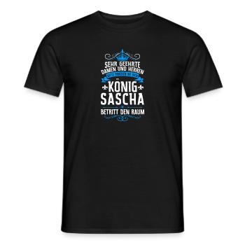 Sascha Namensshirt mit lustigem König Spruch - Männer T-Shirt - Schwarz - Vorne - AI Model Male 178 light (178cm)