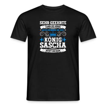 Sascha Namensshirt mit lustigem König Spruch - Männer T-Shirt - Schwarz - Vorne - AI Model Male 178 light (178cm)
