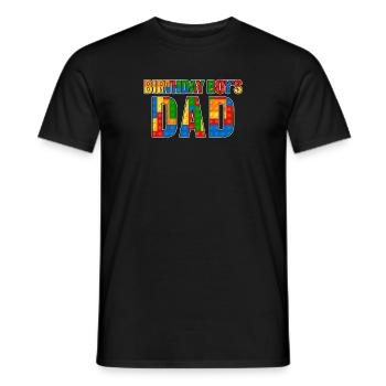 Le père d’un garçon d’anniversaire construit des blocs de construction - T-shirt homme - noir - Devant - AI Model Male 178 light (178cm)