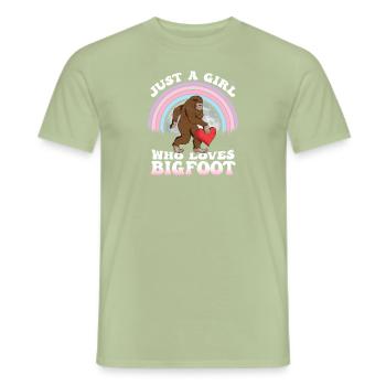 Bigfoot Heart Saint-Valentin Just Girl Who Loves - T-shirt homme - vert sauge - Devant - AI Model Male 178 light (178cm)
