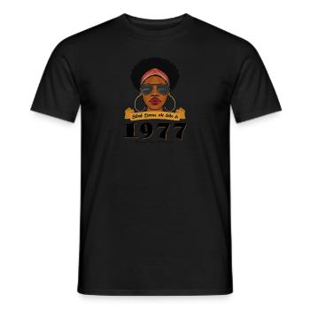 Schwarze Königinnen, geboren 1977, werden 47 Jahre alt und sehen - Männer T-Shirt - Schwarz - Vorne - AI Model Male 178 light (178cm)