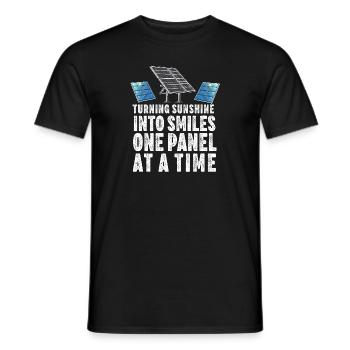 Solarpanel-Installateur Techniker Männer Erneuerbar - Männer T-Shirt - Schwarz - Vorne - AI Model Male 178 light (178cm)