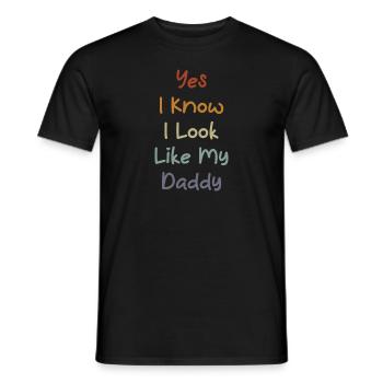 Yes I Know I Look Like My Daddy Funny Father's Day - Männer T-Shirt - Schwarz - Vorne - AI Model Male 178 light (178cm)