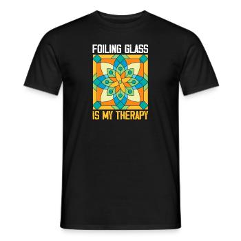 Foiling Glass Is My Therapy Stained Glass Artist - Männer T-Shirt - Schwarz - Vorne - AI Model Male 178 light (178cm)