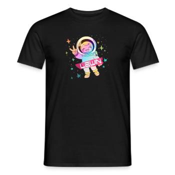 LEWIN - Schöner Jungen Name mit süßem Astronaut - Männer T-Shirt - Schwarz - Vorne - AI Model Male 178 light (178cm)