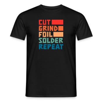 Cut Grind Foil Solder Repeat Stained Glass Artist - Männer T-Shirt - Schwarz - Vorne - AI Model Male 178 light (178cm)
