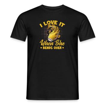 I Love It When She Bends Over Fisherman Fishing - Männer T-Shirt - Schwarz - Vorne - AI Model Male 178 light (178cm)