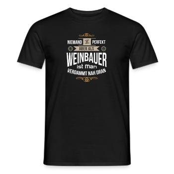 Weinbauer Winzer Winzermeister perfekt - Männer T-Shirt - Schwarz - Vorne - AI Model Male 178 light (178cm)