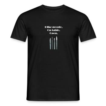 Ich mag Menschen. Auf dem Tisch. Öffnen. Chirurg Skalpell Doc - Männer T-Shirt - Schwarz - Vorne - AI Model Male 178 light (178cm)