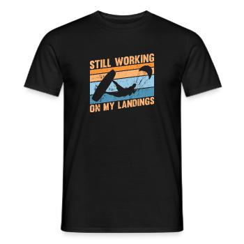 Kitesurfer arbeite an meinen landungen kitesurfing - Männer T-Shirt - Schwarz - Vorne - AI Model Male 178 light (178cm)