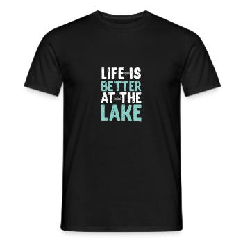 Das Leben ist besser am See - Männer T-Shirt - Schwarz - Vorne - AI Model Male 178 light (178cm)
