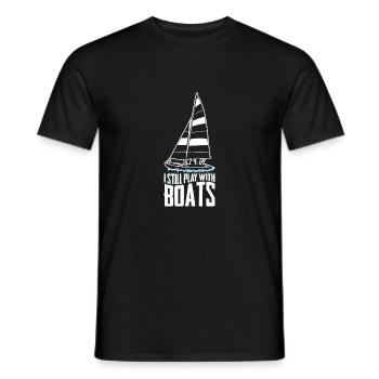 Je joue toujours avec des bateaux cadeau - T-shirt homme - noir - Devant - AI Model Male 178 light (178cm)