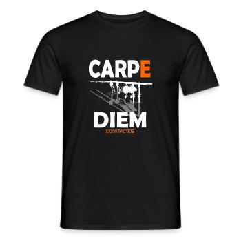 Karpfenangler Karpfenangeln Carpe Diem Geschenk - Männer T-Shirt - Schwarz - Vorne - AI Model Male 178 light (178cm)
