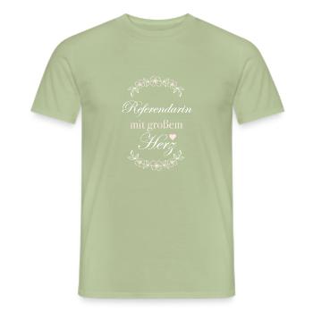 Geschenk Referendarin mit großem Herz - Männer T-Shirt - Sage - Vorne - AI Model Male 178 light (178cm)