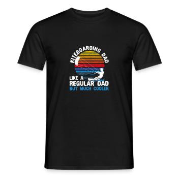 Lustige Surfen Kite Surfer Vatertag Kiteboarding - Männer T-Shirt - Schwarz - Vorne - AI Model Male 178 light (178cm)