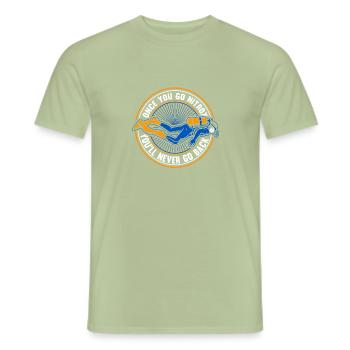 Scuba Tauchen Taucher Tauchsport - Männer T-Shirt - Sage - Vorne - AI Model Male 178 light (178cm)