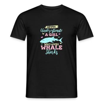 Never Underestimate A Girl Who Loves Whale Sharks - Männer T-Shirt - Schwarz - Vorne - AI Model Male 178 light (178cm)