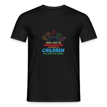 Aujourd’hui, je dirige l’éducateur de la maternelle - T-shirt homme - noir - Devant - AI Model Male 178 light (178cm)