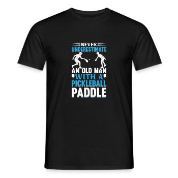 Never Underestimate An Old Man With A Pickleball P - Männer T-Shirt - Schwarz - Vorne - AI Model Male 178 light (178cm)