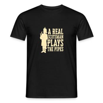 A Real Scotsman Plays The Pipes Bagpiper Bagpipe - Männer T-Shirt - Schwarz - Vorne - AI Model Male 178 light (178cm)