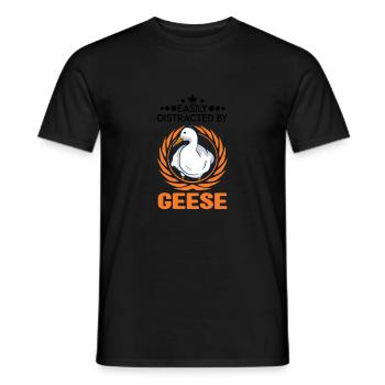 Easily distracted by Geese Gänsezüchter Gänse - Männer T-Shirt - Schwarz - Vorne - AI Model Male 178 light (178cm)