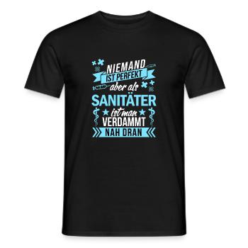 Niemand ist perfekt als Sanitäter nah dran funny - Männer T-Shirt - Schwarz - Vorne - AI Model Male 178 light (178cm)
