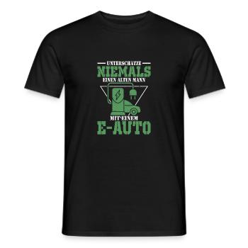 Unterschätze Niemals Einen Alten Mann Mit Einem E- - Männer T-Shirt - Schwarz - Vorne - AI Model Male 178 light (178cm)