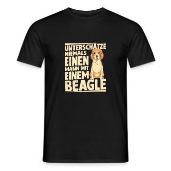 Unterschätze niemals einen Mann mit einem Beagle - Männer T-Shirt - Schwarz - Vorne - AI Model Male 178 light (178cm)