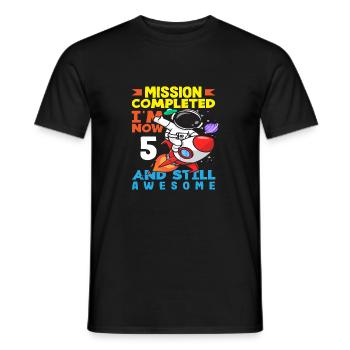 Mission accomplie : Maintenant âgé de 5 ans et toujours aussi grand - T-shirt homme - noir - Devant - AI Model Male 178 light (178cm)