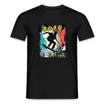2010 SKAETER Born in the best year - Männer T-Shirt - Schwarz - Vorne - AI Model Male 178 light (178cm)