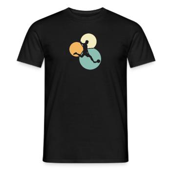Striker Fußball - Männer T-Shirt - Schwarz - Vorne - AI Model Male 178 light (178cm)