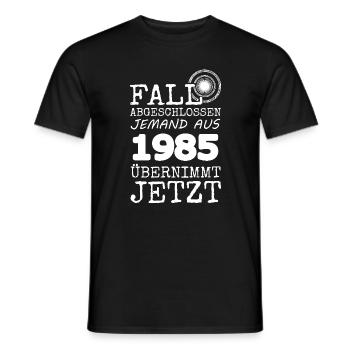 1985 - Männer T-Shirt - Schwarz - Vorne - AI Model Male 178 light (178cm)