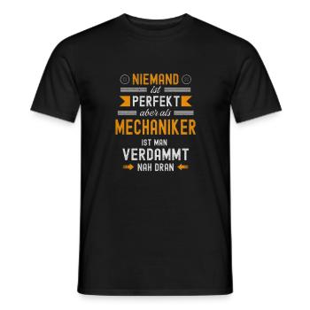 Als Mechaniker bist du perfekt witziges T-Shirt - Männer T-Shirt - Schwarz - Vorne - AI Model Male 178 light (178cm)